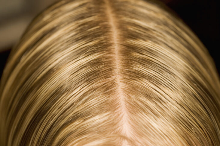 Où mettre la raie des cheveux ?