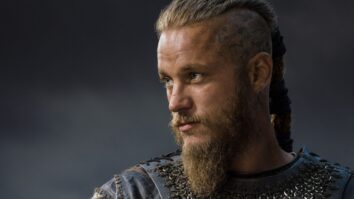 Pourquoi Ragnar coupe sa tresse ?