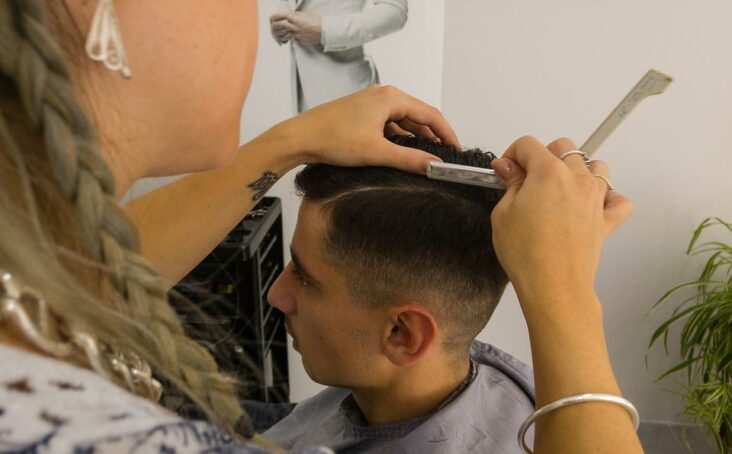 Pourquoi couper les cheveux au rasoir ?