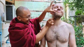 Pourquoi les Bouddhiste se rasent la tête ?
