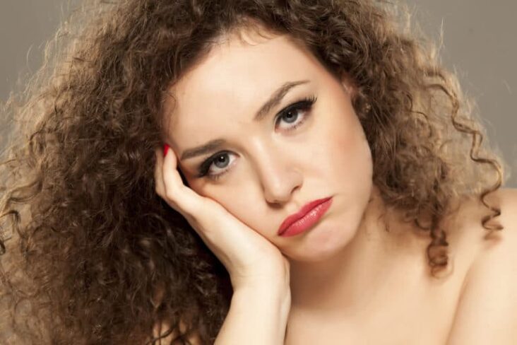 Pourquoi les cheveux font des frisottis ?