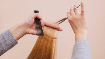 Pourquoi les femmes se coupent les cheveux après une rupture ?