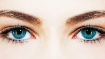 Pourquoi les yeux bleus changent de couleur ?
