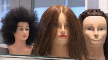 Pourquoi mes cheveux sont raides ?