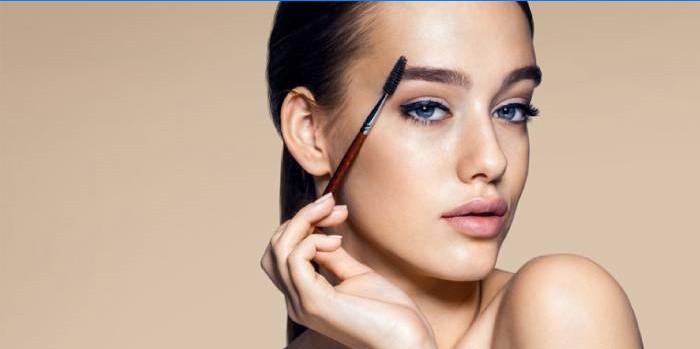 Pourquoi ne pas mettre du henné sur les sourcils ?