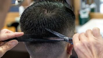 Pourquoi un homme se coupe les cheveux ?