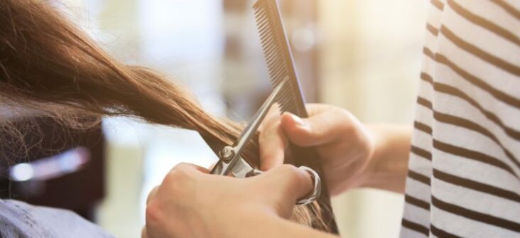 Quand couper les cheveux pour repousse lente ?