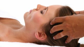 Quand faire un massage du cuir chevelu ?