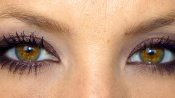 Quel couleur de fard à paupière pour les yeux vert-gris ?