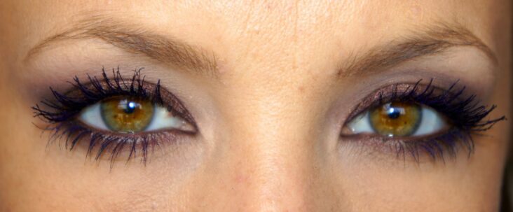 Quel couleur de fard à paupière pour les yeux vert-gris ?