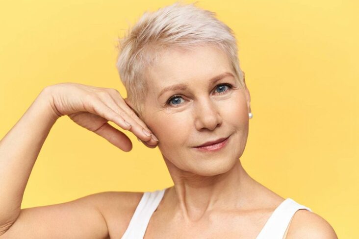 Quel est la meilleur coupe de cheveux à 60 ans ?