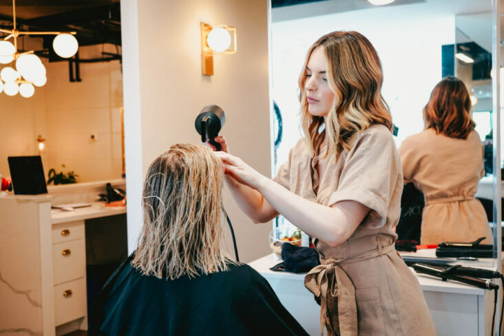 Quel est le surnom du coiffeur ?