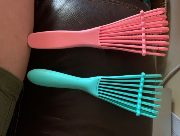 Quelle brosse pour cheveux fins et bouclés ?