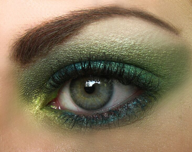 Quelle couleur d'ombre à paupière pour yeux verts ?