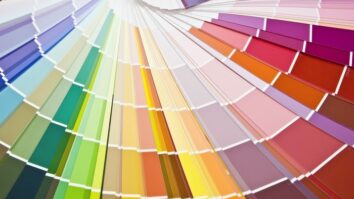 Quelle couleur faire sur de l'acajou ?
