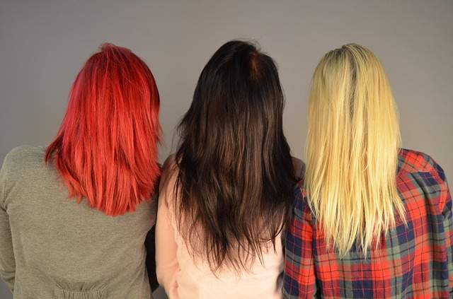 Quelle couleur pour couvrir cheveux orange ?