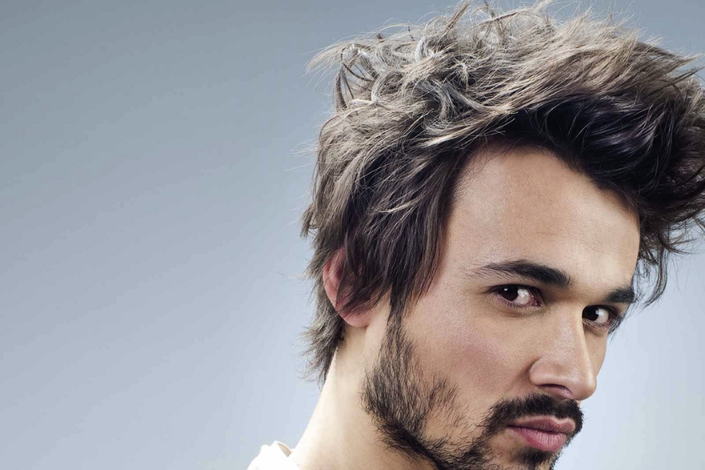 Quelle coupe faire avec des cheveux Mi-long homme