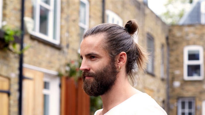 Quelle longueur de cheveux pour un Man bun ?