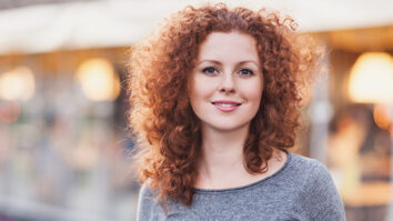 Quelle raie pour cheveux bouclés ?