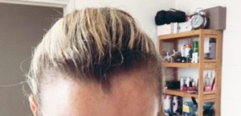 Qu'est-ce qu'un décollement de racines chez le coiffeur ?