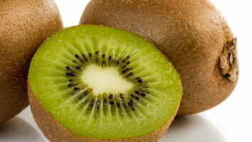 Qui mange la peau du kiwi ?