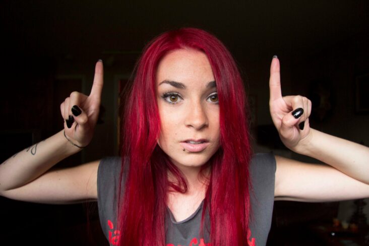 Qui peut porter les cheveux rouge ?