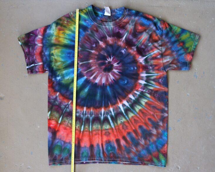 What kind of dye is used to tie-dye?