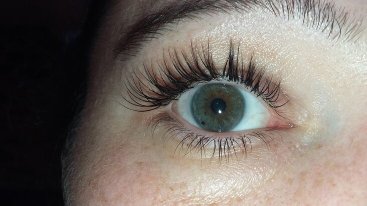 Comment dormir quand on a des extensions de cils ?