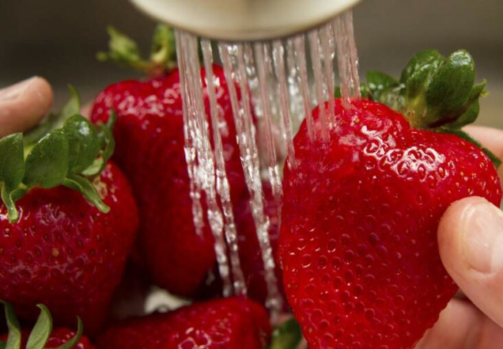 Comment laver les fraises avant de les manger ?