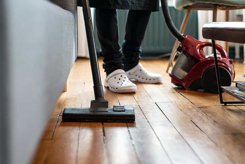 Comment passer la serpillère sur du parquet ? FlashMag Fashion, Beauty & Lifestyle Magazine Comment passer la serpillère sur du parquet ? FlashMag Fashion, Beauty & Lifestyle Magazine