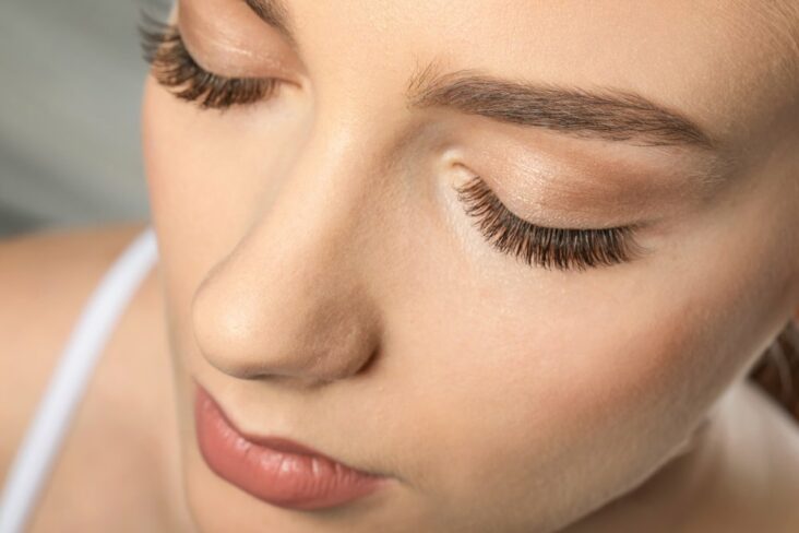 Comment recuperer de beaux cils après extension ?