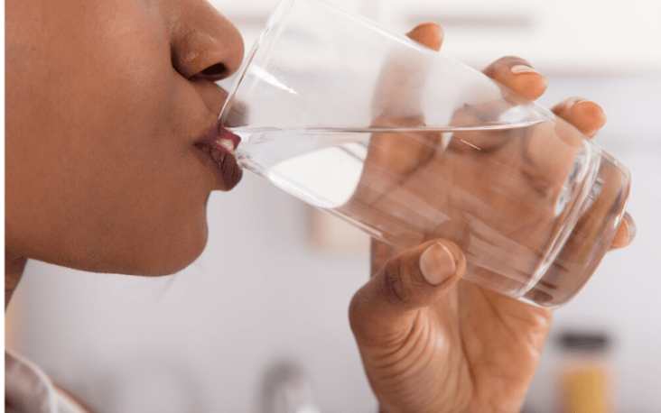 Pourquoi boire 4 verres d'eau tous les matins ?