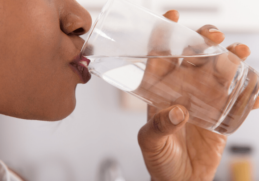 Pourquoi boire 4 verres d'eau tous les matins ?