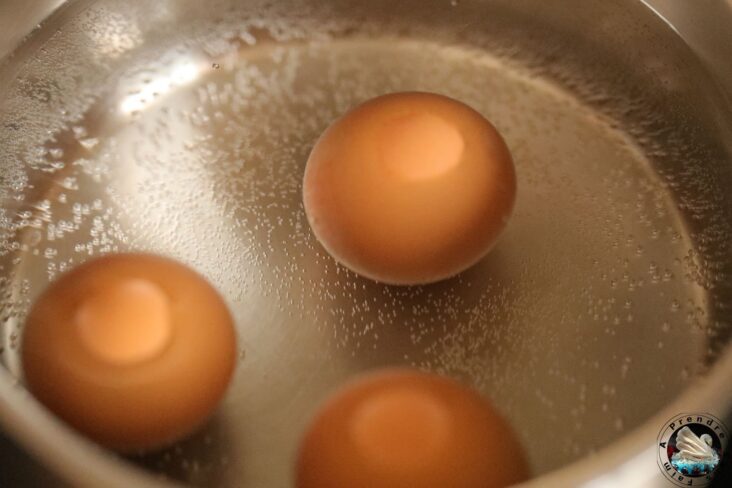 Pourquoi mettre les œufs durs dans l'eau froide ?