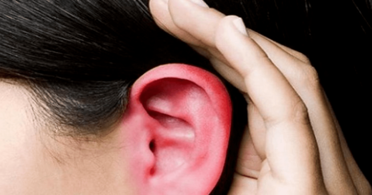 Pourquoi mon oreille est rouge et chaude ?